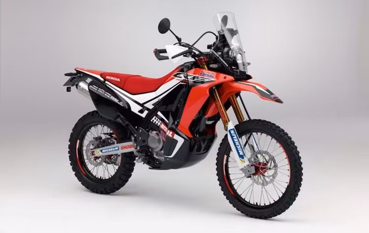 Tuy nhiên, những người hâm mộ Honda tại Mỹ và châu Âu đang mong chờ triển lãm Osaka do hãng dự định sẽ trưng bày phiên bản thử nghiệm gần hoàn thiện của mẫu xe "cào cào" CRF250 Rally tại đây.