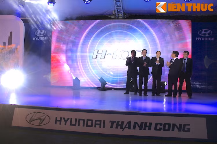 Vào tối ngày 2/3/2016 vừa qua, lễ ra mắt chính thức mẫu xe tải nhẹ Hyundai Porter H100 đã được Hyundai Thành Công tổ chức tại nhà máy của hãng ở Ninh Bình, với sự có mặt của một số lãnh đạo tỉnh Ninh Bình.