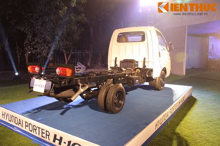 Porter H100 được Hyundai Thành Công lắp ráp sử dụng 2 phiên bản động cơ khác nhau. Động cơ Diesel 2.6L T2 cho công suất 79 mã lực tại 4.000 vòng/phút cùng Momen xoắn cực đại 167 Nm tại 2.200 vòng/phút đi kèm hộp số sàn 5 cấp.