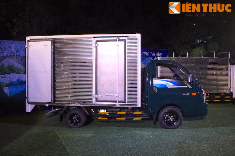 Giá của tùy chọn thùng kín inox là 29,65 triệu đồng.