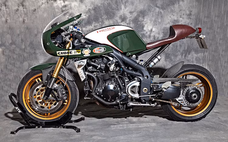 Dè trước và sau chiếc xe đã được Pepo tự "thửa riêng" bằng sợi carbon, đồng thời hệ thống phanh cũng được nâng cấp với bơm dầu Discacciati cho bánh trước cùng đĩa phanh NG.