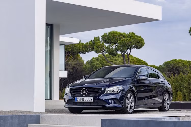 Những thay đổi này cũng sẽ được áp dụng trên cả các phiên bản với kiểu thân xe wagon CLA Shooting Brake, tuy nhiên kiểu thân xe này sẽ không được Mercedes bán ở nhiều quốc gia.