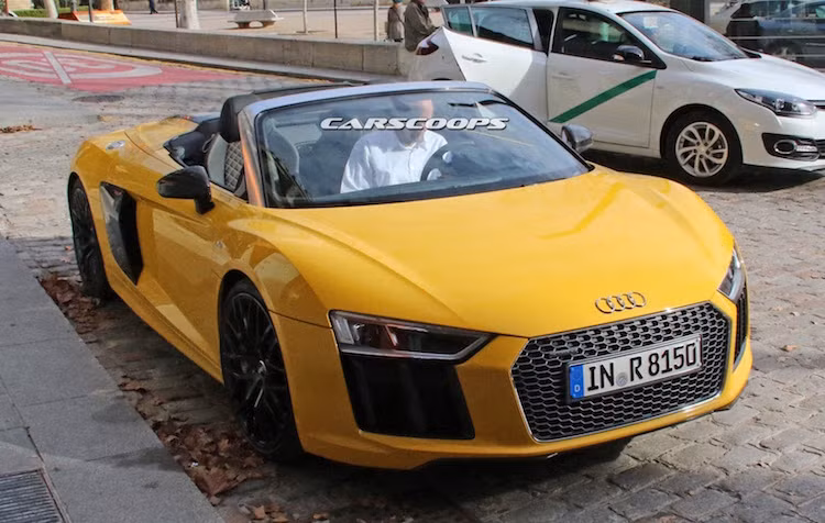 Sau khi siêu xe Audi R8 thế hệ mới được ra mắt, chắc chắn bản mui trần Audi R8 Spyder sẽ phải xuất hiện sau. Tính tới nay, khi R8 thế hệ mới đã chính thức xuất hiện được hơn 1 năm, tới nay người yêu xe mới có được cái nhìn đầy đủ đầu tiên về phiên bản R8 mui trần mới này.