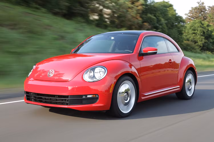 Nguồn gốc của Volkswagen Beetle bắt đầu từ năm 1938, khi Đức Quốc Xã vẫn đang "làm mưa làm gió tại châu Âu. Nhà thiết kế người Hồi Giáo Josef Ganz đã có ý tưởng về chiếc xe đầu tiên, sau đó bị Adolf Hitler cướp mất và giao việc thiết kế cho Ferdinand Porsche vào năm 1934.
