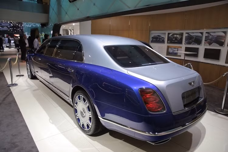 Nhiều khả năng Mulsanne Grand Limousine vẫn tiếp tục được trang bị khối động cơ V8 6,75 lít tăng áp kép, hộp số tự động ZF và hệ dẫn động cầu sau, có công suất 530 mã lực &amp; mô-men xoắn cực đại 1100 Nm như bản Mulsanne Speed.