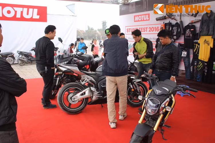Tại Motul Stunt Fest, khách thăm quan sẽ có dịp được ngắm nhìn những mẫu xe môtô độ, môtô phân khối lớn và cùng chia sẻ niềm đam mê với những người khác.