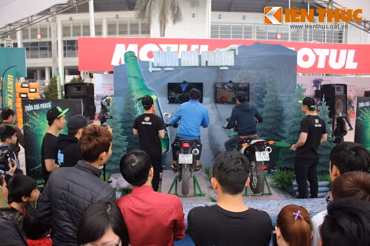 Một số trò chơi cũng được tổ chức như lái xe thực tế ảo, bốc thăm trúng thưởng..., thu hút được một lượng lớn người tham gia.