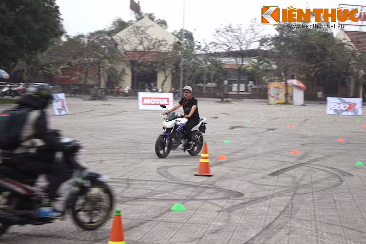 CLB rèn luyện kỹ năng lái xe môtô Hanoi Riding Skill cũng tổ chức một sa hình lái xe dạng gymkhana ở trong lễ hội, giúp những biker có thể rèn luyện kỹ năng lái và cùng "thi tài" bằng cách hoàn thành sa hình trong thời gian ngắn nhất có thể.