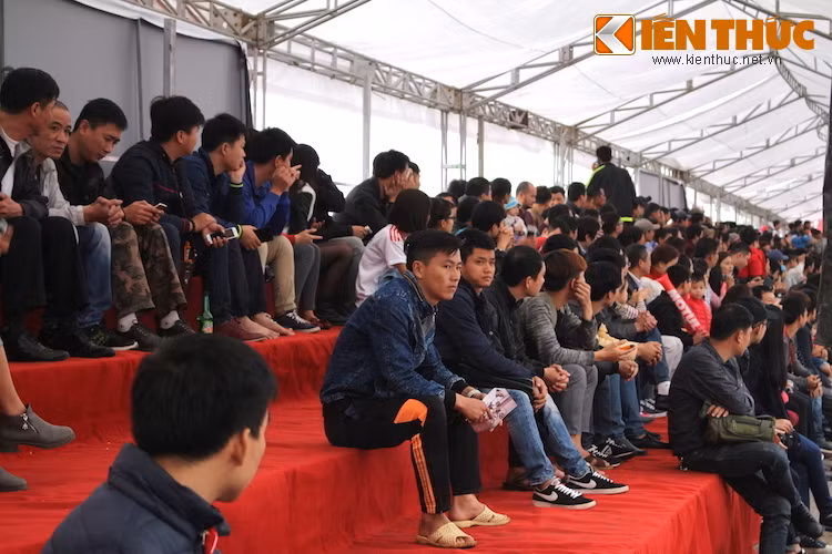 Tuy nhiên, toàn bộ khán giả đến với Motul Stunt Fest đều mong chờ nhất những màn biểu diễn xe môtô của 10 stunter xuất sắc nhất cuộc thi năm 2016, đã được tuyển chọn kỹ lưỡng từ 2 vòng loại ở Hà Nội và Sài Gòn.