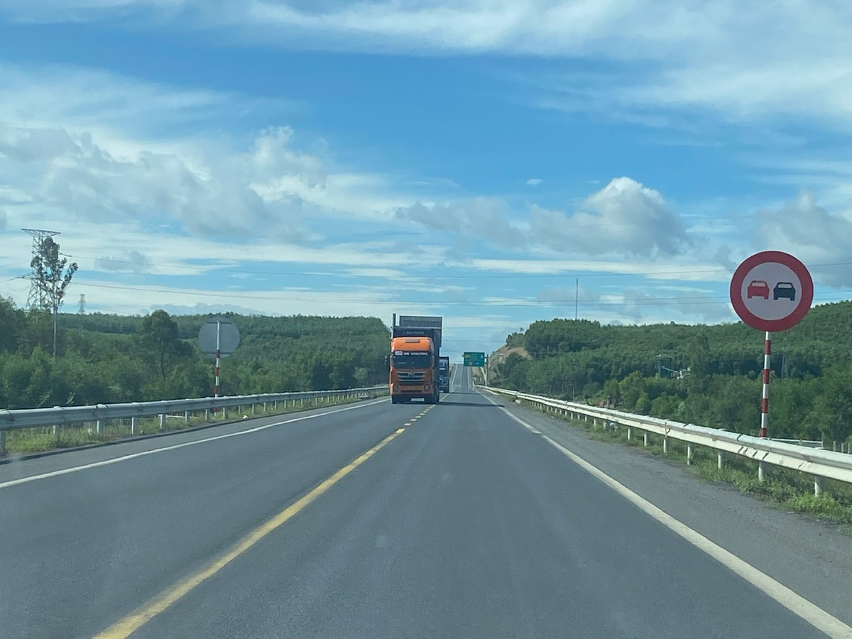 Cao toc Cam Lo - La Son mo rong len 4 lan xe-Hinh-2