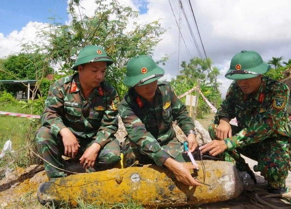 Quảng Trị: Phát hiện quả bom nặng hơn 1 tạ trong khu dân cư Quang Tri: Phat hien qua bom nang hon 1 ta trong khu dan cu