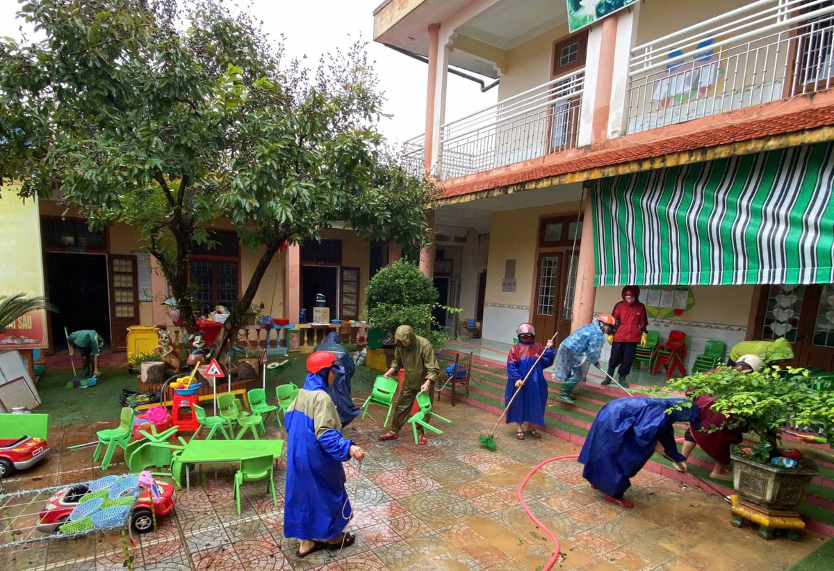 Quảng Trị: Nước lũ rút đến đâu dọn dẹp, vệ sinh đến đó - Hình 3 Quang Tri: Nuoc lu rut den dau don dep, ve sinh den do-Hinh-3