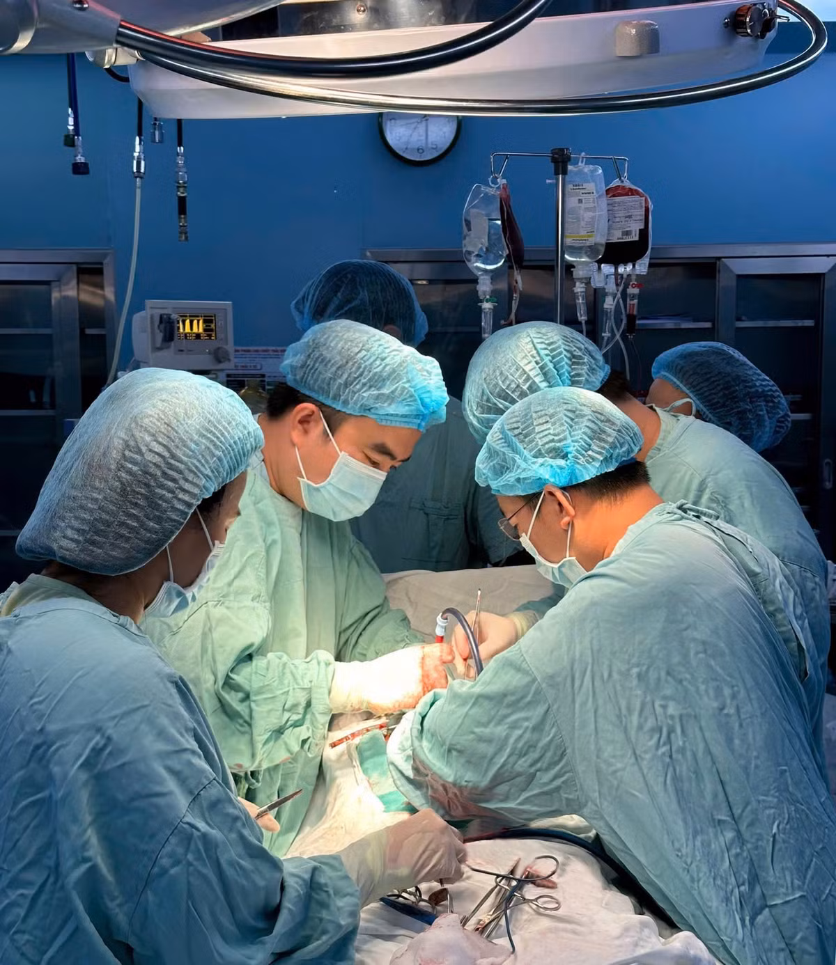 Cứu sống nam bệnh nhân 26 tuổi bị vỡ tim nguy kịch Cuu song nam benh nhan 26 tuoi bi vo tim nguy kich