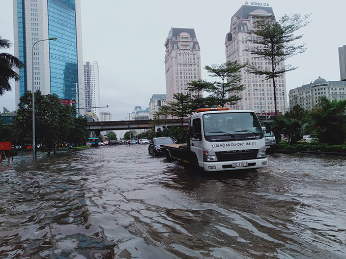 Xe ô tô phải gọi cứu hộ để di chuyển.