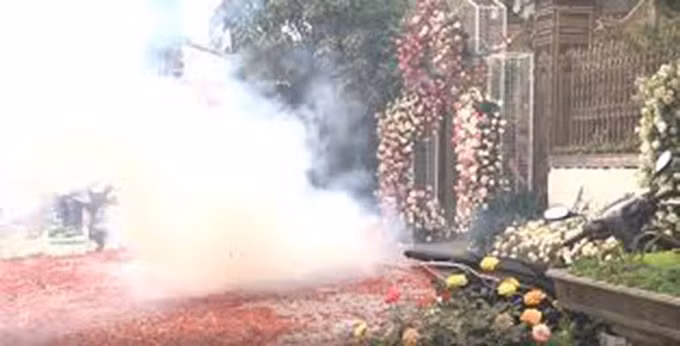 Đồng thời yêu cầu Giám đốc Công an Thành phố đôn đốc, hướng dẫn Công an huyện Sóc Sơn khẩn trương điều tra, xử lý đúng người, đúng hành vi, không bỏ sót, lọt cá nhân vi phạm. Kết quả thực hiện báo cáo Thành ủy, UBND Thành phố trước ngày 15/03/2020; thông tin trả lời báo chí theo quy định.