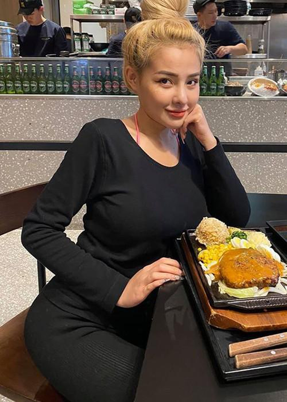 Đồng thời, công an cũng đang hoàn tất hồ sơ để xử lý đối với hàng chục khách chơi dương tính với ma túy.