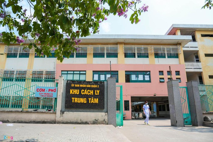 Khu vực cách ly trung tâm quận 2 (TP.HCM) có diện tích 3.000 m2, quy mô khoảng 60 giường bệnh. Hiện có 4 người vừa trở về từ Hàn Quốc đang cách ly tại đây.