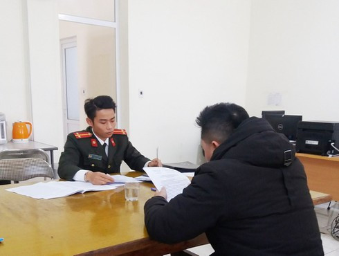 Xu phat thanh nien tung tin “lai xe deo khau trang bi phat 10 trieu dong“