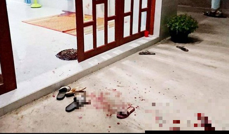 Theo thông tin ban đầu, tối 9/2, Cang đi làm thì không thấy vợ là chị Danh Thị Huệ, ở nhà nấu cơm như mọi ngày nên bực tức. Cang đến tiệm tạp hoá mua dao thái lan, rồi chạy xe đi tìm vợ. Thấy vợ ở nhà một người thân đang cho con nhỏ ăn cơm, Cang vào hỏi vì sao không ở nhà nấu cơm.