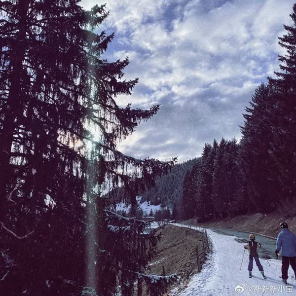 Con trai rieng cua chong Trieu Vy khoe anh gia dinh khong co me ke, dan mang xon xao-Hinh-4