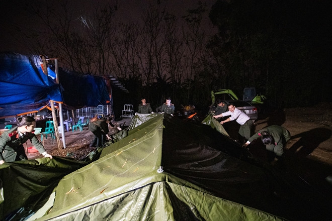 Khu vực lều bạt, nơi lực lượng an ninh, y tế đóng quân suốt hơn 20 ngày qua tại Sơn Lôi cũng được thu dọn. 