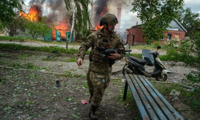 Kể từ sau khi bắt đầu cuộc xung đột Nga-Ukraine, các lãnh đạo cao nhất của Ukraine, đặc biệt là các quan chức và chỉ huy Quân đội Ukraine, bắt đầu thường xuyên mắc sai lầm nghiêm trọng, khiến tình hình vốn đã bị động của Quân đội Ukraine lại càng trở nên tồi tệ hơn. Ảnh: Sohu.