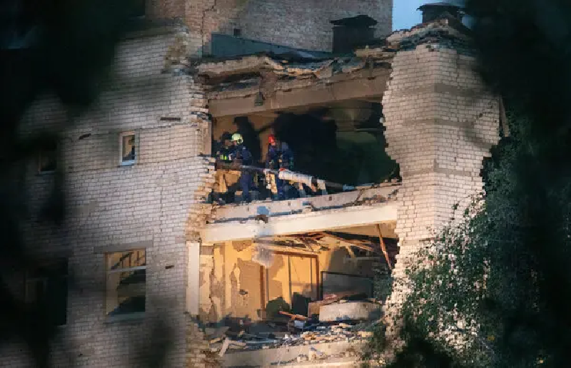 Trên thực tế, so với số người chết, điều đáng sợ nhất trong vụ đánh bom này là số người bị thương. Vào ngày 3/9, cựu nghị sĩ Quốc hội Ukraine, Igor Mosichuk, đã tiết lộ rằng cuộc không kích của Nga vào trung tâm huấn luyện liên lạc Ukraine đã khiến hàng chục binh sĩ Ukraine tử trận và làm bị thương khoảng 600 người khác. Ảnh: New York Times.