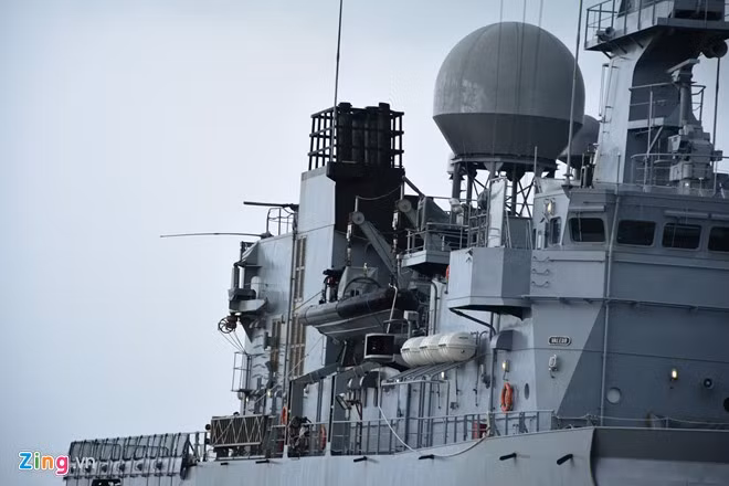 "Trưa 9/11, trước khi rời Đà Nẵng, tuần dương hạm Vendémiaire sẽ có cuộc huấn luyện chung trên biển cùng với Vùng 3 Hải quân", ông Danien Lopez cho hay.