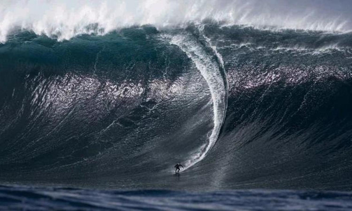 2. Ngọn sóng "quái vật" cao nhất thế giới: xô đổ kỷ lục của ngọn sóng cao nhất hành tinh - 19m - từng được đo bằng phao ở Bắc Đại Tây Dương. Đây là ngọn sóng "quái vật" cao 29m được một chiếc thuyền ghi lại năm 2002 cũng ở Bắc Đại Tây Dương.