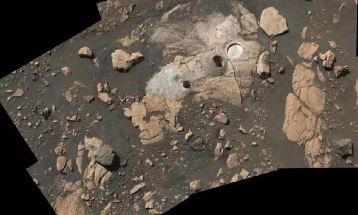 Nhóm nghiên cứu đặt biệt danh cho một trong những tảng đá mà Perseverance thu thập được là Wildcat Ridge. Đá hình thành khi bùn, cát lắng trong hồ nước mặn bốc hơi hàng tỷ năm trước. Ảnh: Tin247.com.