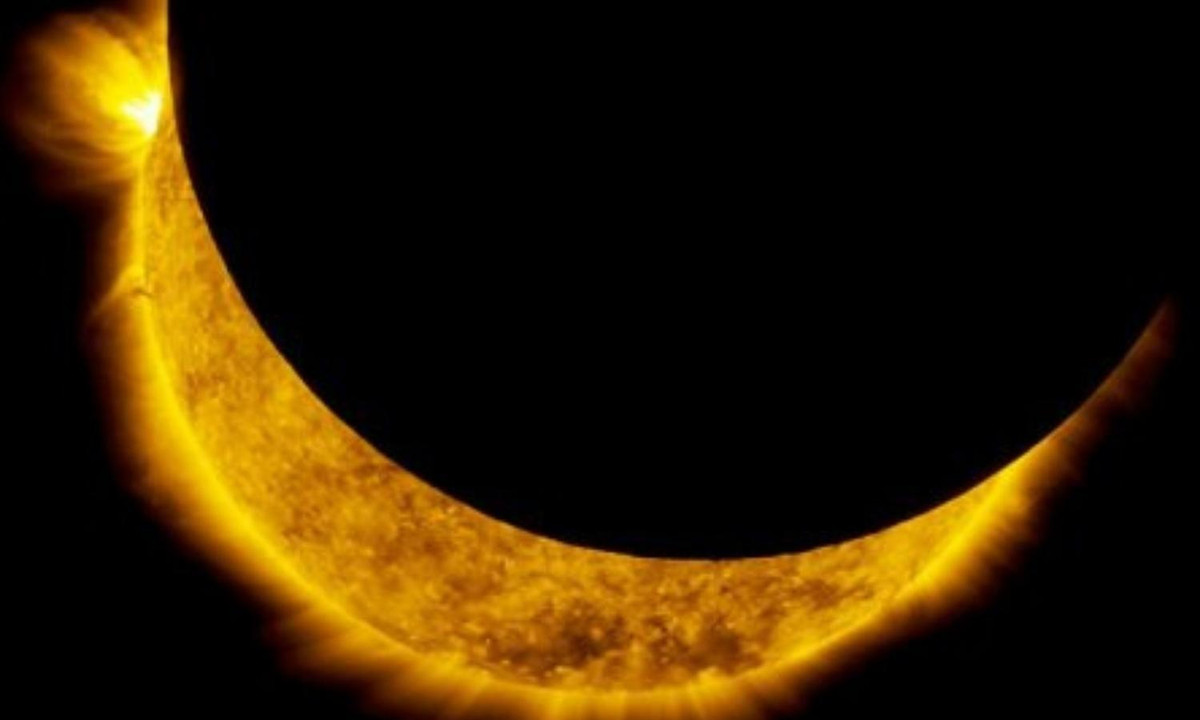 Nhật thực một phần là khi Mặt trăng không thẳng hàng hoàn toàn với Mặt trời.