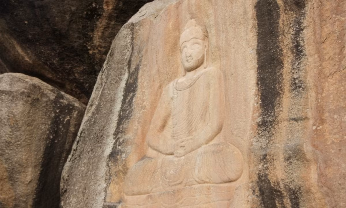 Một ngôi chùa cổ 2.300 năm tuổi được phát hiện tại Pakistan: Nằm ở thị trấn Barikot, các nhà khảo cổ cho rằng ngôi chùa có niên đại từ thế kỷ 2 trước Công nguyên. Ngoài ngôi chùa, nhóm nghiên cứu còn khai quật được các đồ vật khác như tượng, tiền xu, đồ gốm... (Nguồn: Daily Sabah)