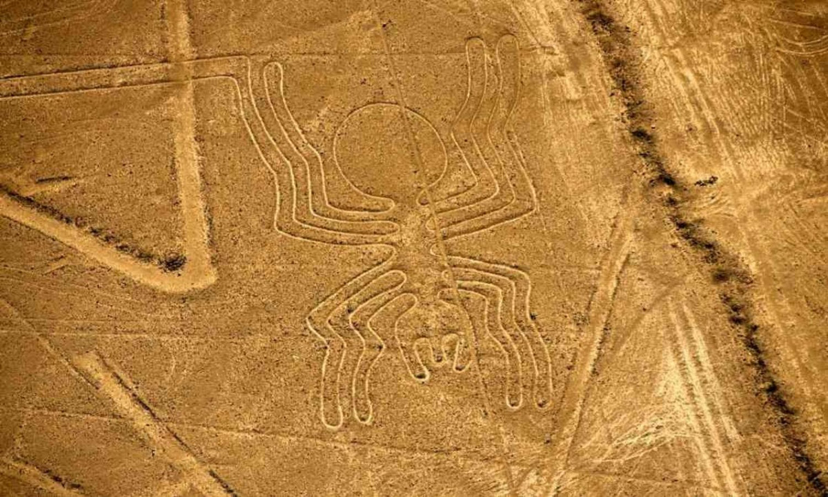 3. Những đường kẻ Nazca: là một chuỗi các hình hoạ địa lý có từ thời cổ đại nằm toạ lạc ngay trong lòng hoang mạc Nazca ở Pêru. Quần thể đường kẻ này đã được tổ chức UNESCO công nhận là di sản văn hoá thế giới. (Nguồn: NTD Việt Nam) 