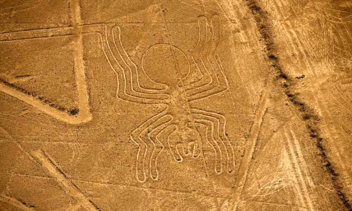 3. Những đường kẻ Nazca: là một chuỗi các hình hoạ địa lý có từ thời cổ đại nằm toạ lạc ngay trong lòng hoang mạc Nazca ở Pêru. Quần thể đường kẻ này đã được tổ chức UNESCO công nhận là di sản văn hoá thế giới. (Nguồn: NTD Việt Nam) 