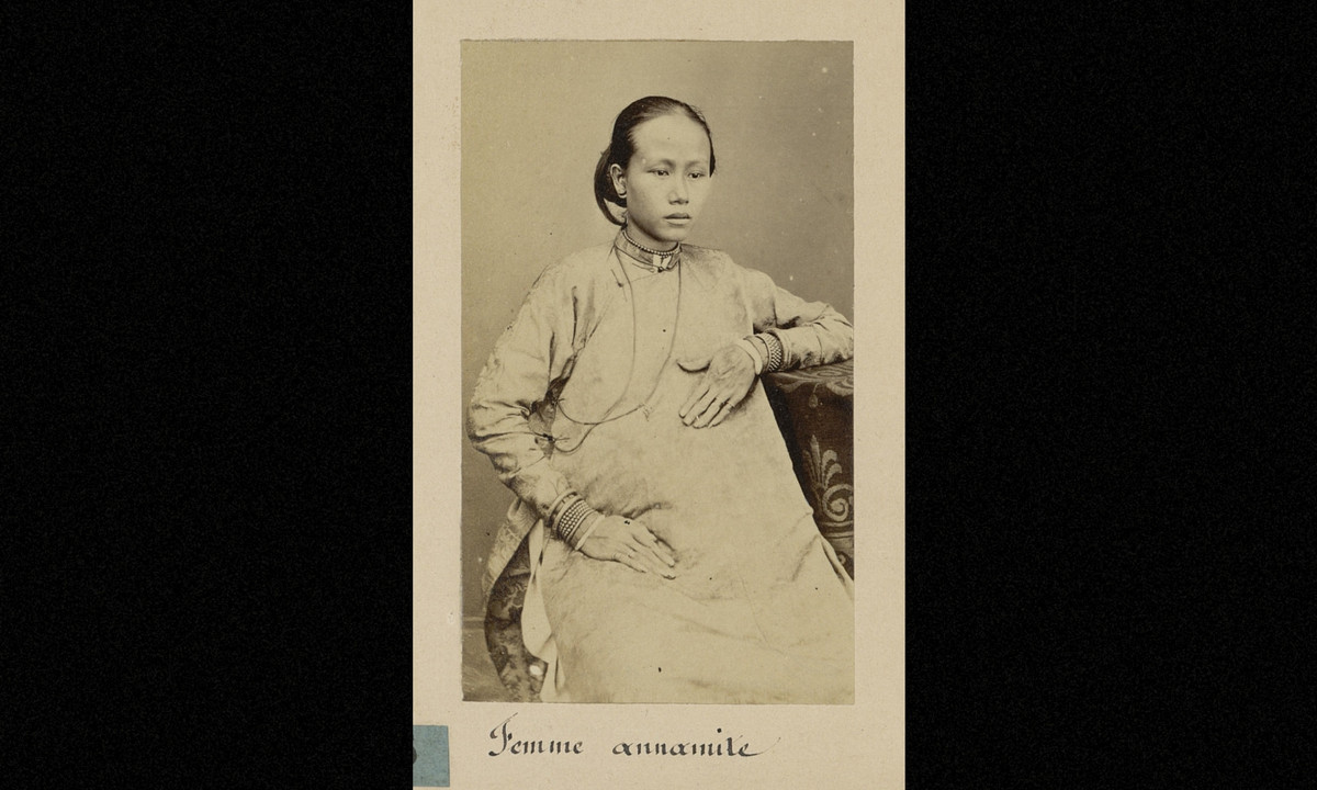 Ảnh một người phụ nữ tương đối khá giả ở Nam Kỳ. (Nguồn: Émile Gsell)