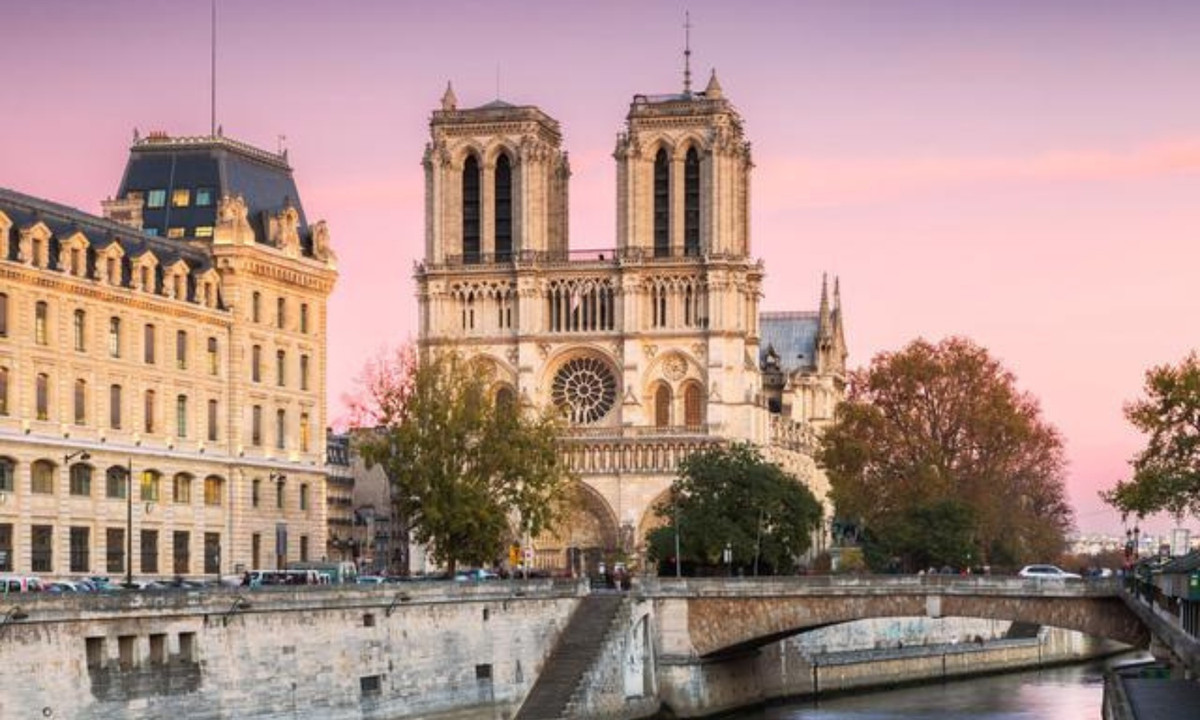 Nhà nhờ có sức chứa khoảng 6.500 người, với thiết kế cổ kính, trang nghiêm nhưng không kém phần diễm lệ. (Nguồn: vneconomy.vn)