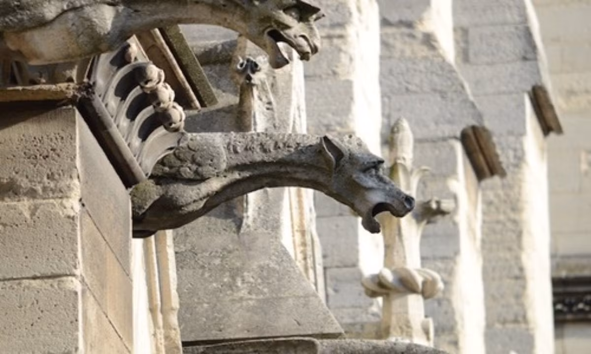 Bức tượng này không chỉ để trang trí mà còn mang một ý nghĩa tôn giáo nào đó. Cho đến ngày nay thì đây vẫn là một ẩn số. (Nguồn: VnExpress)