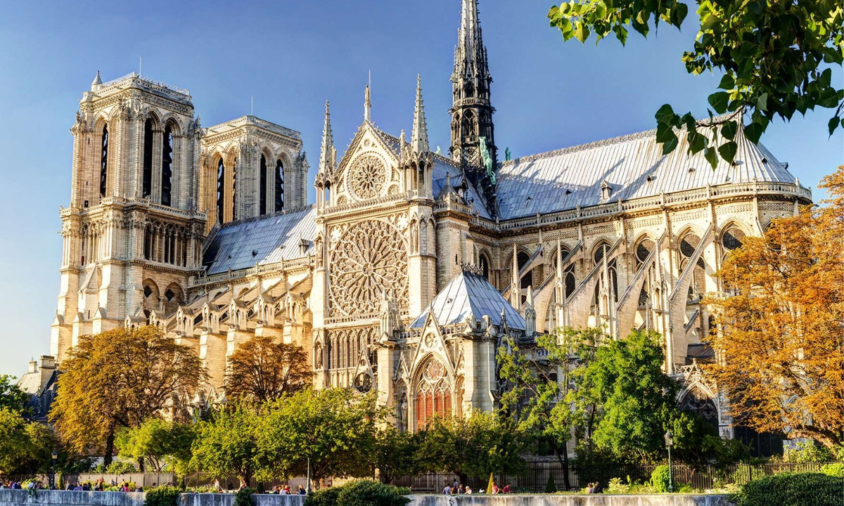 Nhà thờ công giáo này đã hơn 850 tuổi, được xây cất trong suốt mấy trăm năm, từ năm 1163 đến năm 1350. (Nguồn: TH Home)