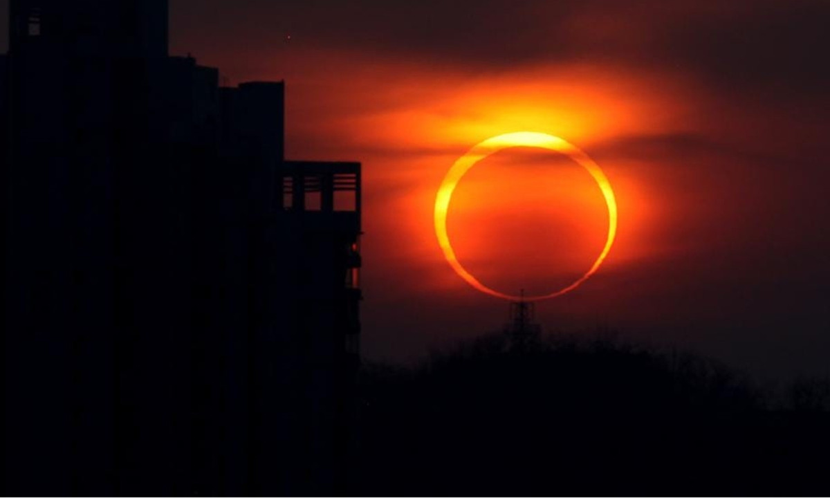 Được biết, lần gần nhất xuất hiện nhật thực toàn phần là vào tháng 11 năm 2012. Theo các nhà khoa học, hiện tượng thiên văn siêu hiếm và tuyệt đẹp này sẽ không xảy ra trong khoảng 138 năm tới. (Nguồn: forbes.com)