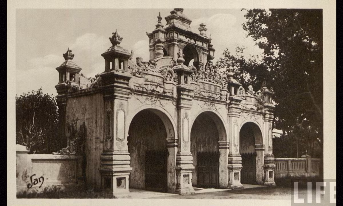 Cổng Viện Cơ Mật trong Kinh thành. (Nguồn: Life) 