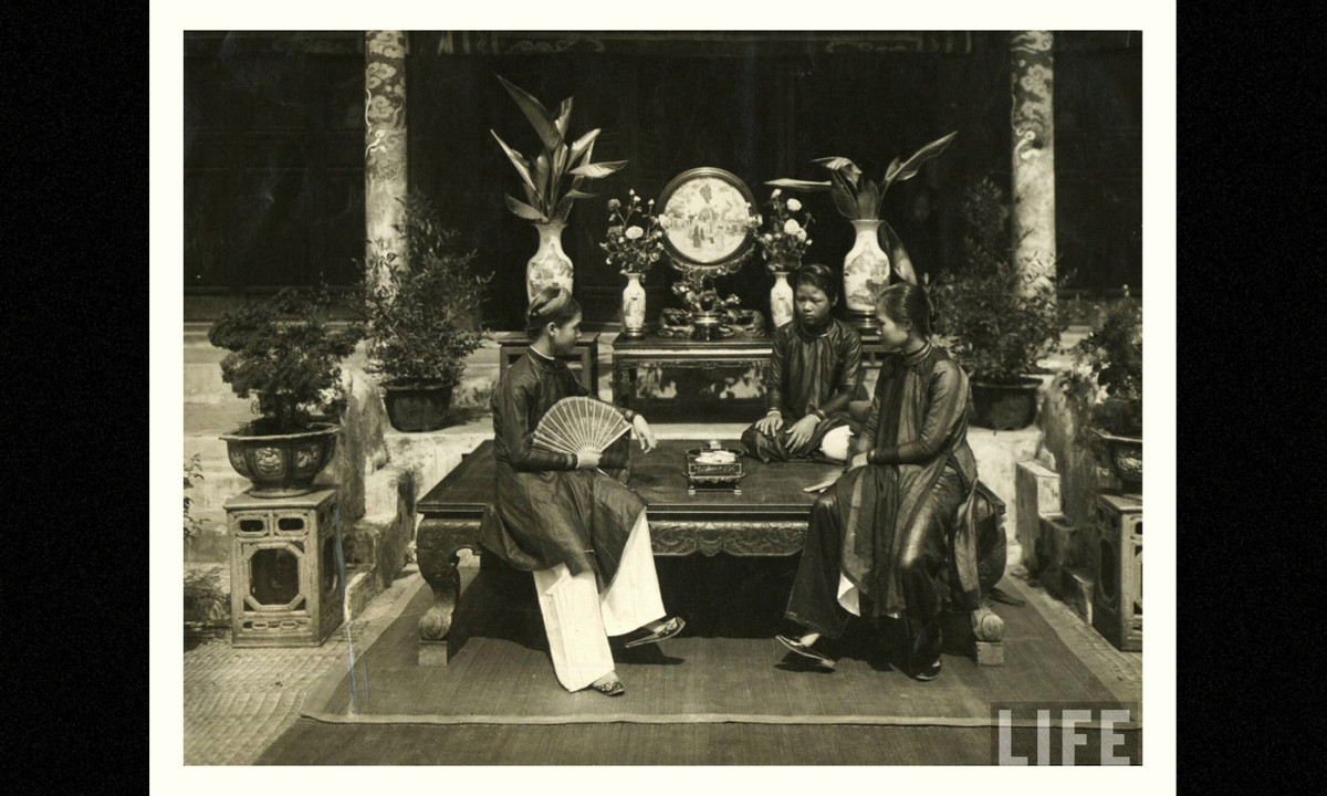 Các thiếu nữ trong một gia đình quyền quý ở Huế. (Nguồn: Life)
