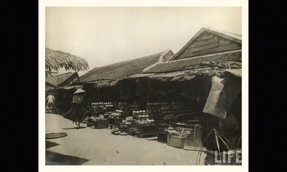 Một khu chợ ở Huế. (Nguồn: Life).