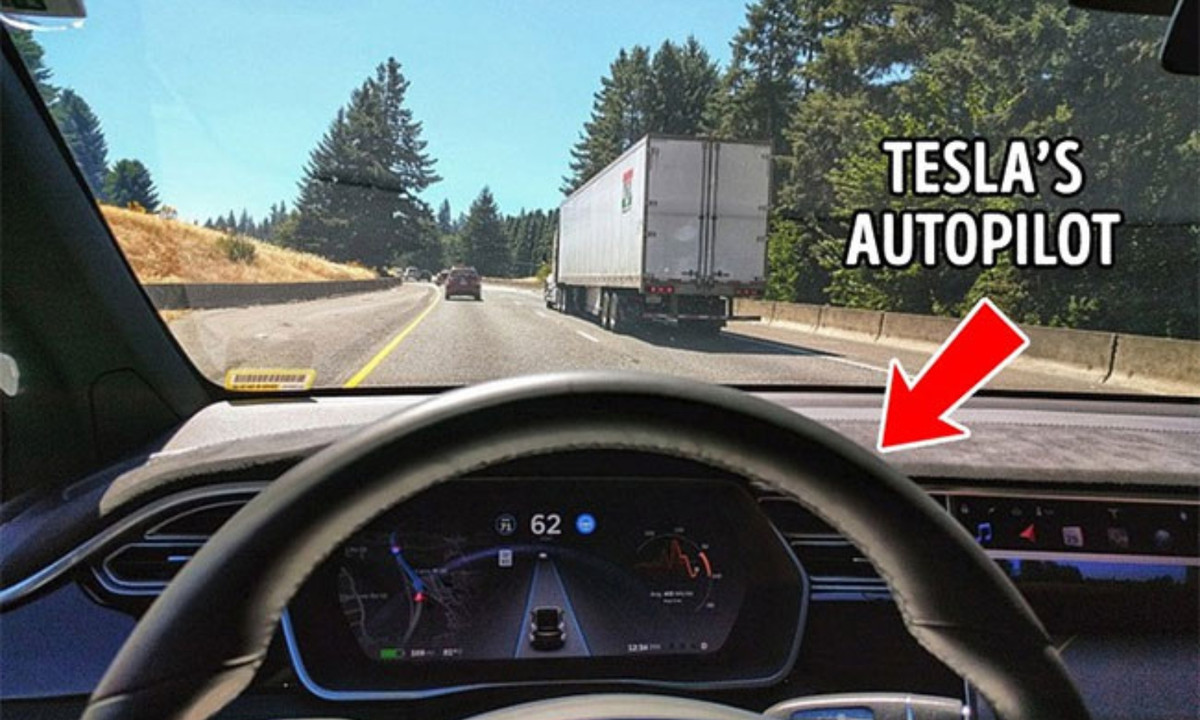 9. Xe tự lái: năm 1969, Isaac Asimov có đề cập tới nhưng chiếc ô tô có thể tự vận hành mà không cần sự điều khiển của con người.