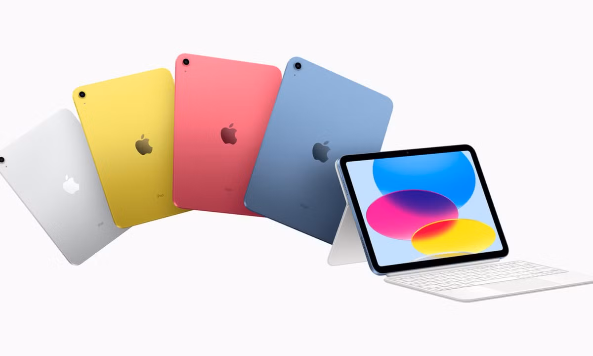 6. Ipad: năm 1968, tiểu thuyết gia Arthur Clark cho rằng đến năm 2000, báo giấy sẽ biến mất mà thay bằng những tờ báo điện tử, với thiết kế gần giống như các loại tablet như iPad hiện nay.