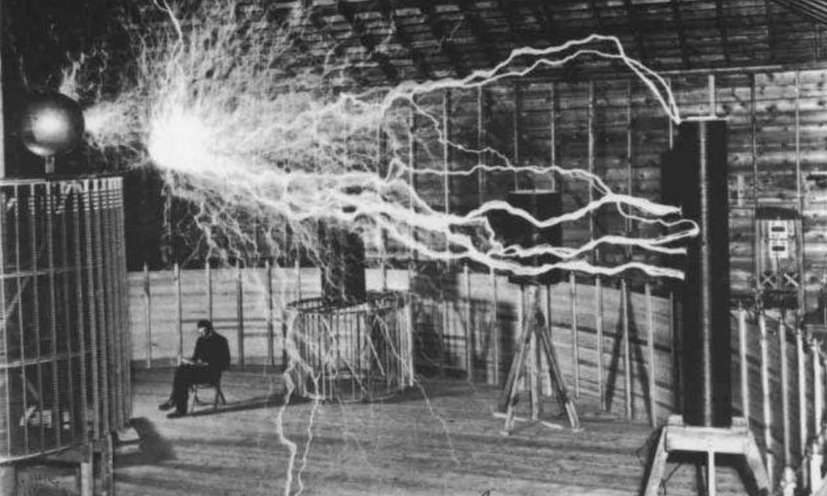 Nhiệt động lực học chỉ ra rằng bạn không thể lấy ra nhiều hơn năng lượng mà bạn đã nạp vào. Và để có được thứ năng lượng 15 megaton kia thì lượng năng lượng nạp vào phải nhiều, cực nhiều. (Nguồn: ntdvn.net)