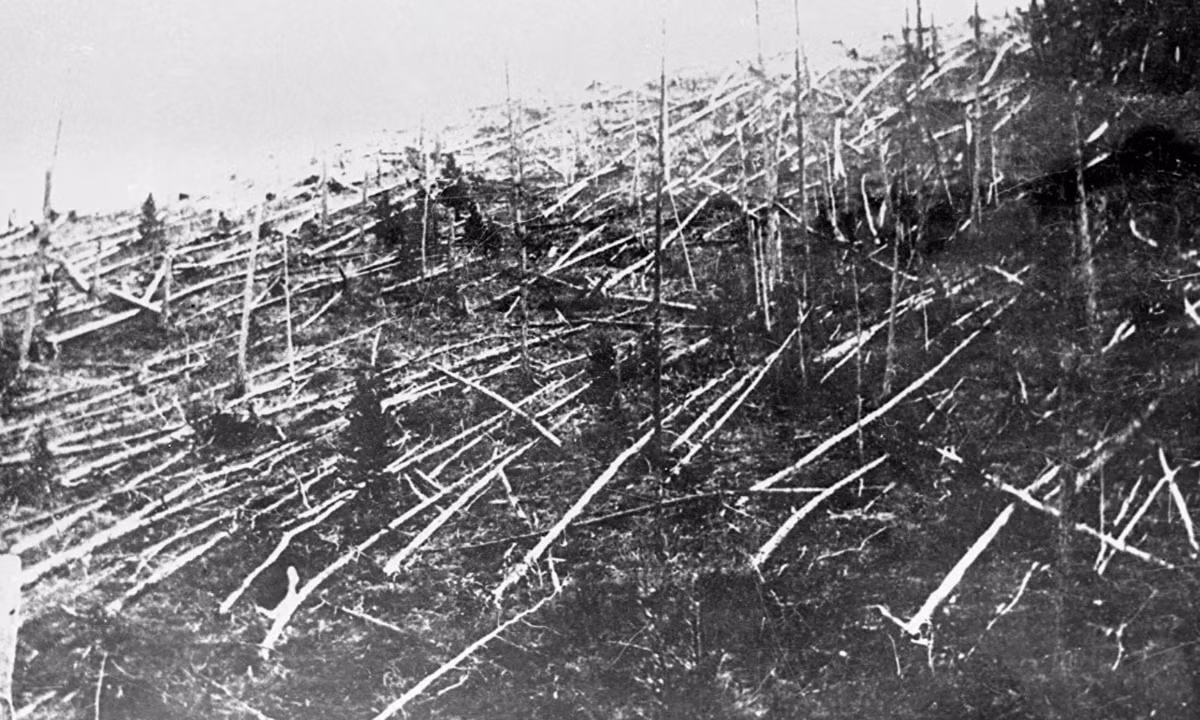 Nikola Tesla đã đưa ra lời giải thích rằng tia tử thần của ông đã bắn trượt mục tiêu và phá hủy toàn bộ Tunguska. Ông thấy may mắn vì vụ nổ không gây thiệt hại về người. Tesla đã tiến hành tháo dỡ Tia tử thần ngay lập tức. (Nguồn: Wikipedia)