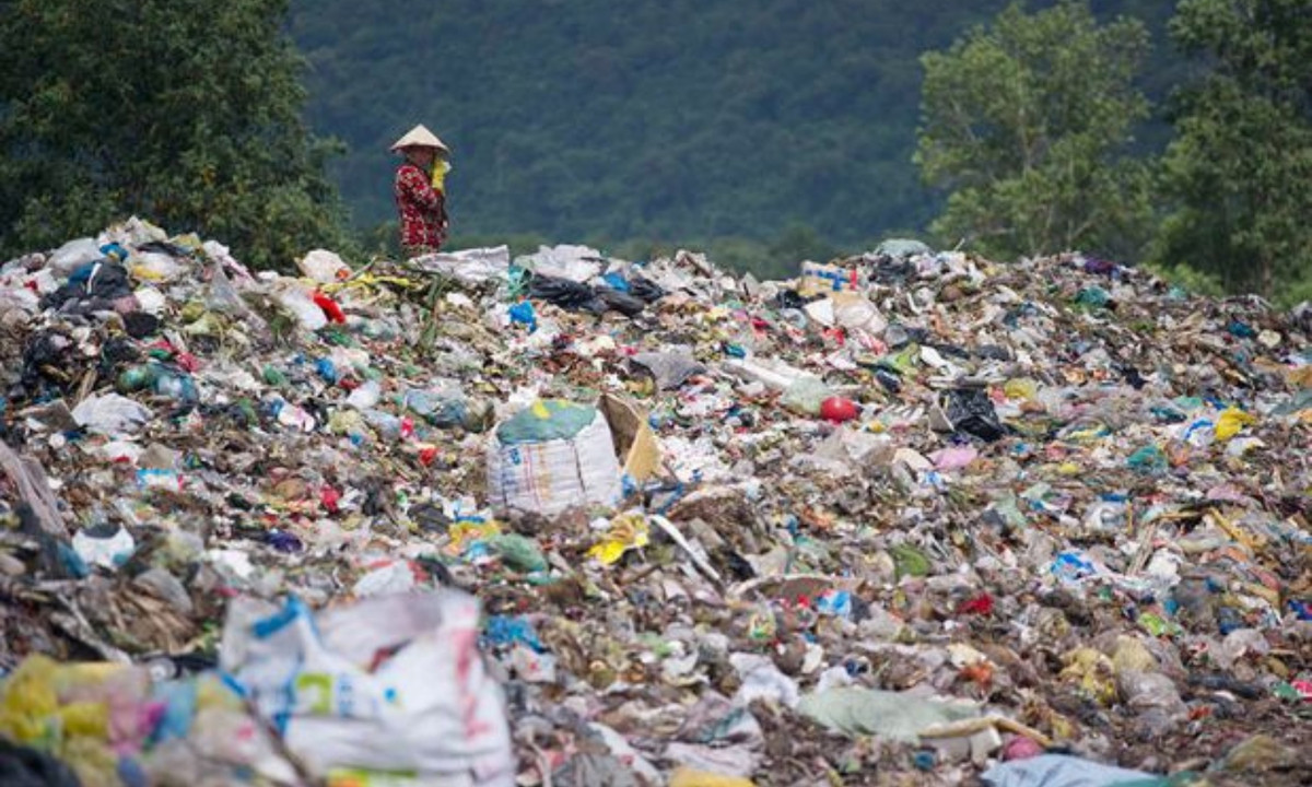 Vào năm 2021, BBC đã đăng tải một thông tin từ Viện Weizmann cho thấy trung bình mỗi tuần, khối lượng chất thải do con người tạo ra còn lớn hơn cả trọng lượng của chính cơ thể họ. Và còn đáng buồn hơn nữa khi biết rằng những thứ nhân tạo trên hành tinh đã vượt quá trọng lượng của những thứ tự nhiên. (Nguồn: ThienNhien.Net)