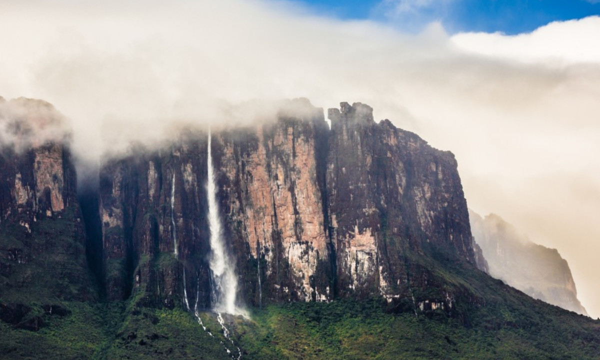 Từng là nơi bất khả xâm phạm đối với tất cả trừ người dân bản địa Pemón, núi Roraima thực sự là một thế giới bị thất lạc. (Nguồn: Rove.me)
