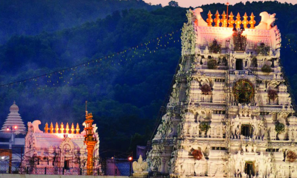 Theo quỹ tín thác TTD tiết lộ, thánh địa Venkateswara sở hữu hơn 10 tấn vàng gửi; ngoài ra còn có 2,5 tấn trang sức và 20 tỷ USD tiền gửi ngân hàng cùng với 960 bất động sản trải dài khắp Ấn Độ. (Nguồn: Daiwik Hotel)