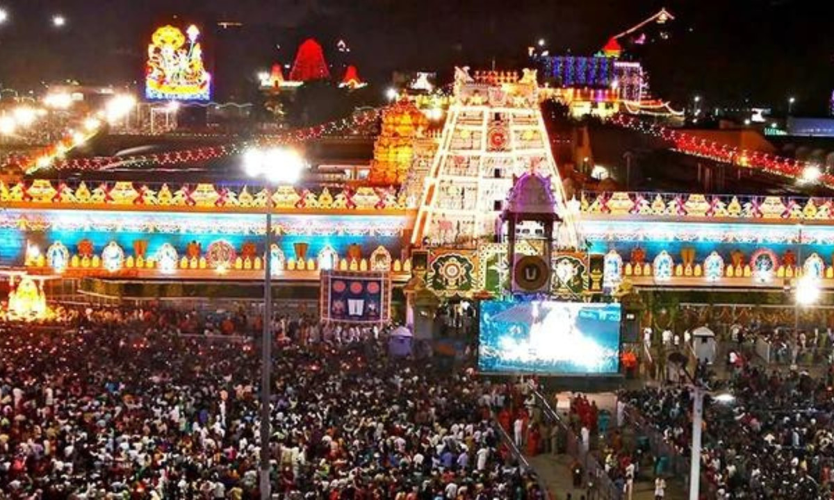 Những người theo đạo Hindu tin tưởng rằng, họ nhất định phải đến thăm ngôi đền này ít nhất một lần trong đời để có thể thỏa mãn về mặt tinh thần. (Nguồn: CafeF)